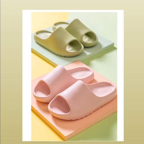 Solid Yezzy Slippers - Picture 1 of 2